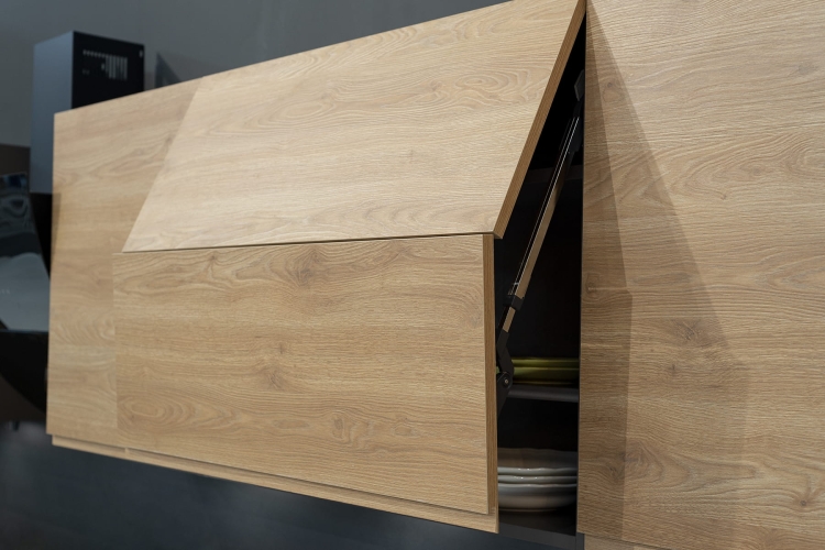 System otwierania szafek górnych - kuchnia Barcelona