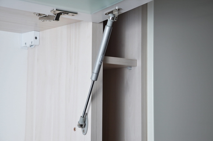 Podnośnik gazowy do szafek wiszących w kuchni Quatro