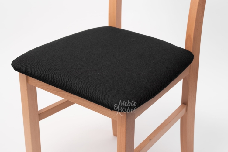 Drewniane krzesło Kastios w kolorze buk – wygodne i trwałe rozwiązanie do jadalni